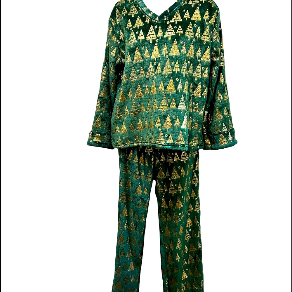 SOFT AND COZY COMPANY CHRISTMAS TREE PAJAMAS  XS/S